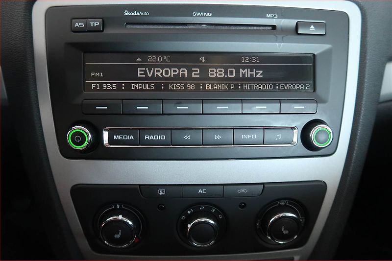 Škoda Octavia (2012) Ambition 1.6 TDI 4x4, 4X4 - fotka 12 z 15