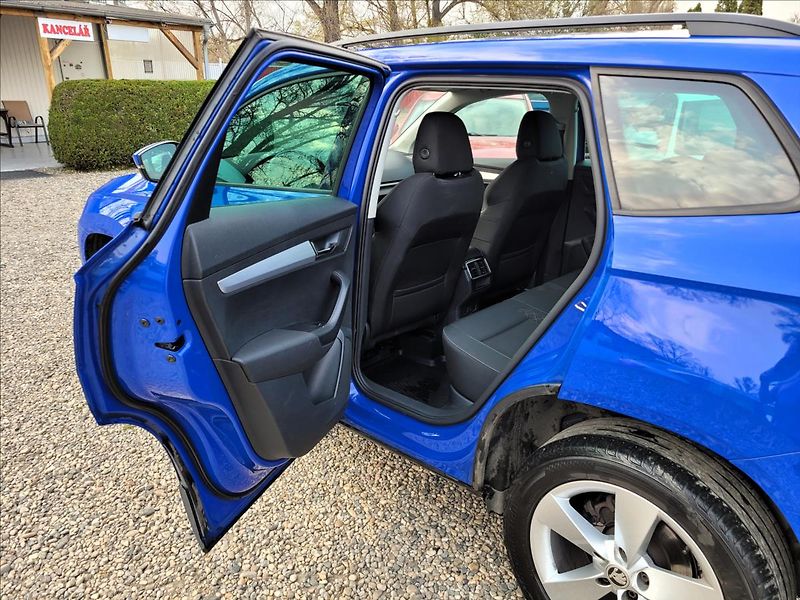 Škoda Karoq 1,6 tdi,navi,výhřev,klima,alu - fotka 13 z 50