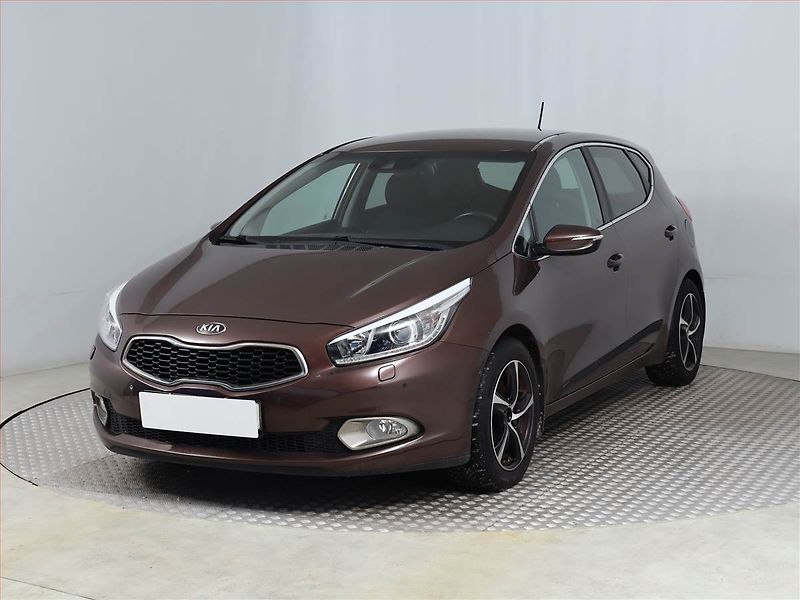 Kia Ceed (2012) 1.6 CRDi, Serv.kniha, Tempomat - fotka 2 z 17
