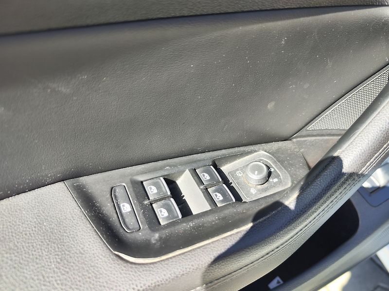 Volkswagen Passat 2.0 TDi/110kW Highline DSG ČR - fotka 36 z 37