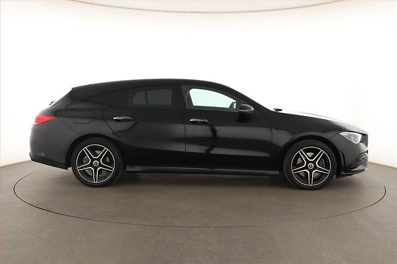 Mercedes-Benz CLA (2023) AMG Paket 250 e - fotka 6 z 29