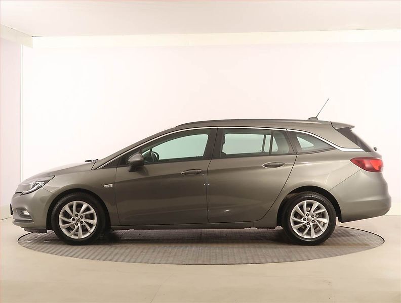 Opel Astra (2019) 1.6 CDTI, Navi, Tempomat - fotka 3 z 18