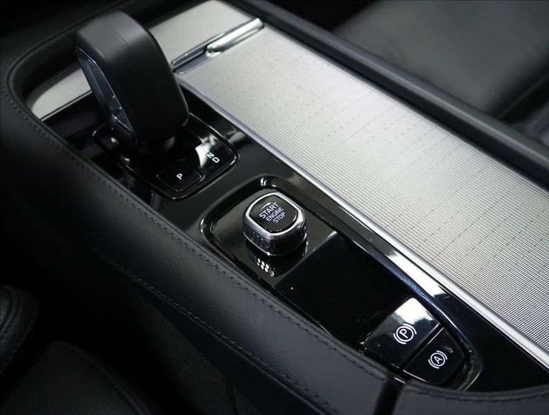 Volvo XC90 2,0 B5 AWD AUT Plus Bright - fotka 38 z 38