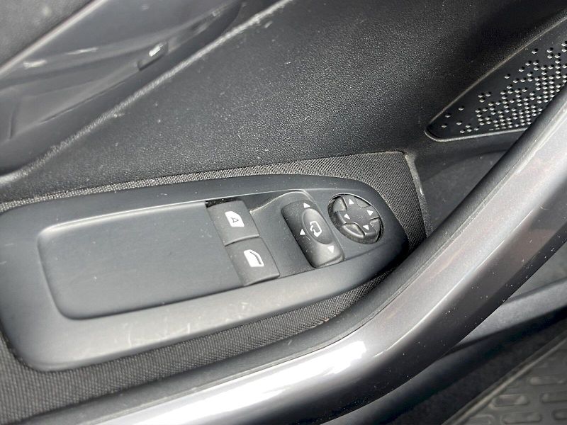 Peugeot 2008 (2018) 1.2i 60 kW PureTech Active - fotka 20 z 33
