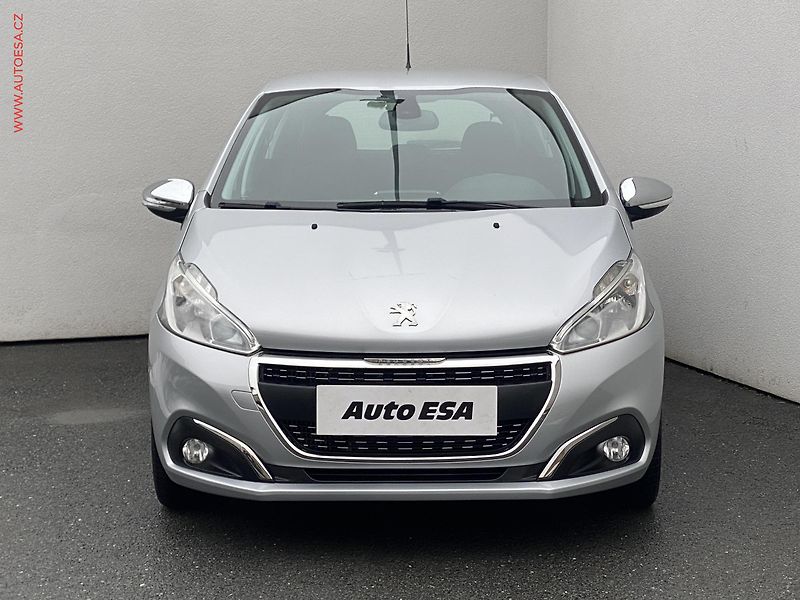 Peugeot 208 (2017) 1.2PT, Allure, AT, navi, TZ - fotka 2 z 16