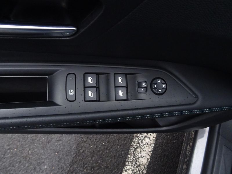 Peugeot 3008 (2022) ALLURE 1.5 BHDi S&S 130k EAT8 - fotka 33 z 73