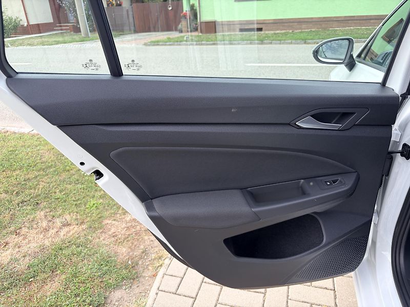 Volkswagen Golf Variant 2.0TDI DSG 110KW LED  - fotka 39 z 48