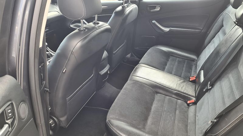 Ford Mondeo (2010) 2.0 /103kW - fotka 16 z 23