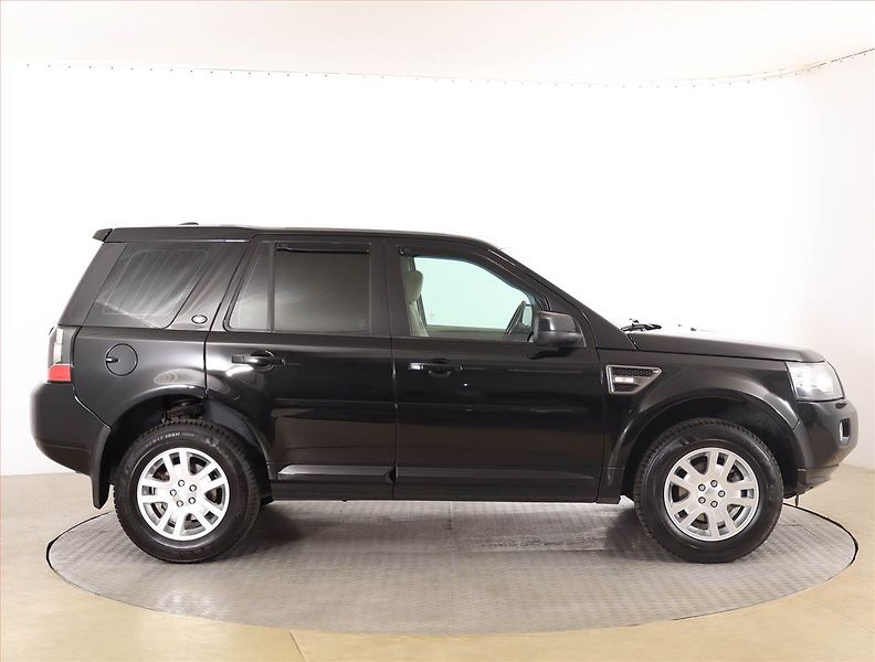 Land Rover Freelander (2014) 2.2 TD4, Tempomat - fotka 6 z 18