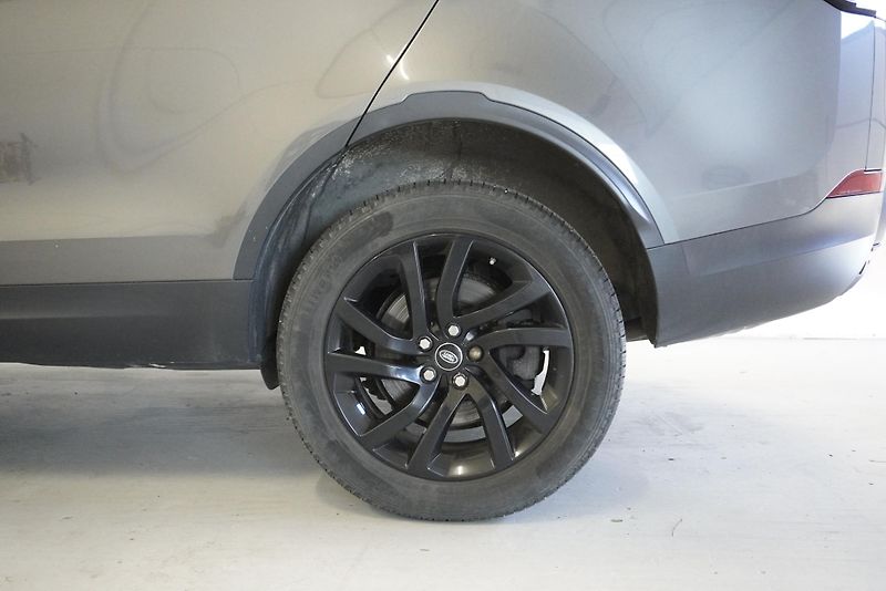 Land Rover Discovery 3,0 TD6 HSE 4WD AUT. - fotka 11 z 38