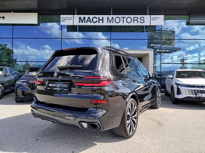 BMW X7 xDrive40d - fotka 11 z 38