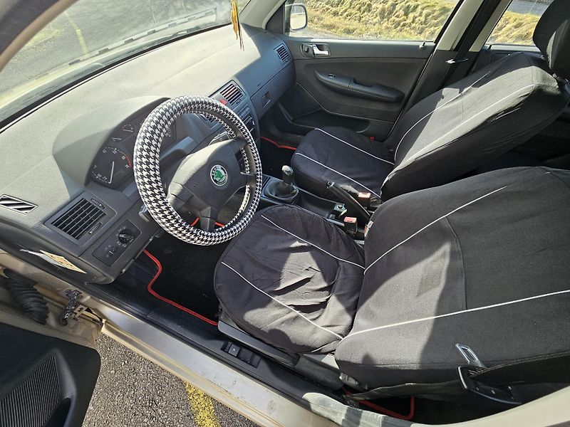 Škoda Fabia (2004) 1.2 HTP, KLIMATIZACE  - fotka 9 z 17