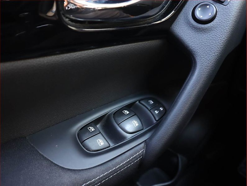 Nissan Qashqai (2022) 1.3 DIG-T, Serv.kniha - fotka 13 z 19