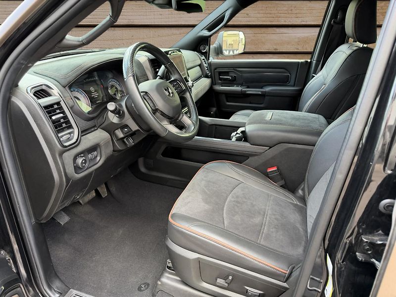 Dodge RAM (2022) +3500+CUMMINS+LIMITED CUSTOM+ - fotka 14 z 26