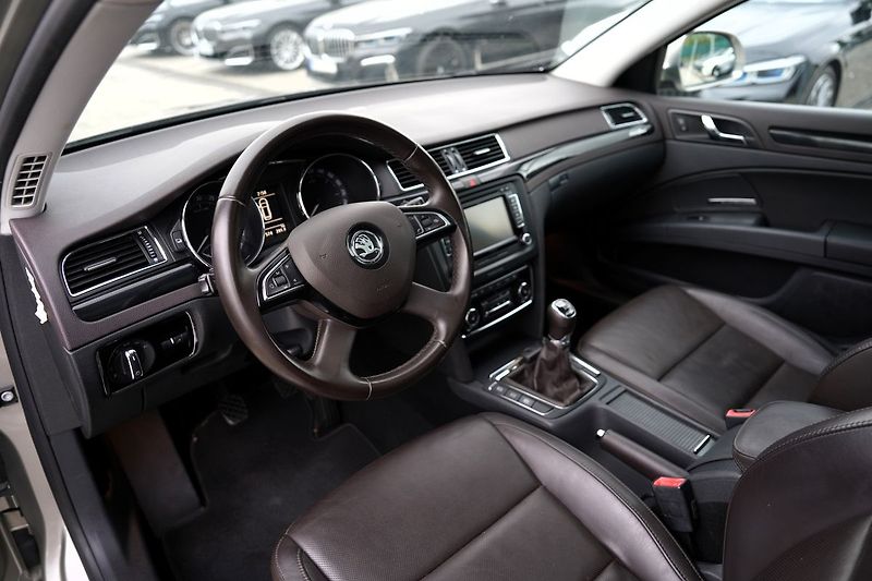 Škoda Superb 2.0 TDI 125 kW L&K/ČR/DPH - fotka 28 z 44