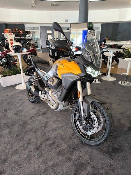 Moto Guzzi V 100 Stelvio (2025) Stelvio V100 Giallo Savana E5+ - fotka 9 z 13
