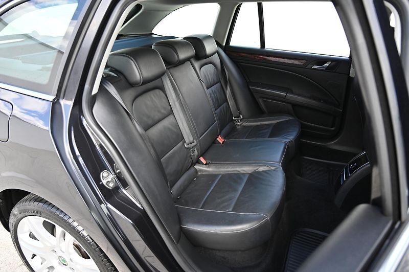 Škoda Superb 2.0TDI 125KW DSG Elegan. 12/09 - fotka 29 z 45