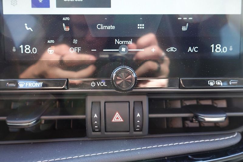 Lexus NX 350h NX350h Comfort 2WD - fotka 24 z 32