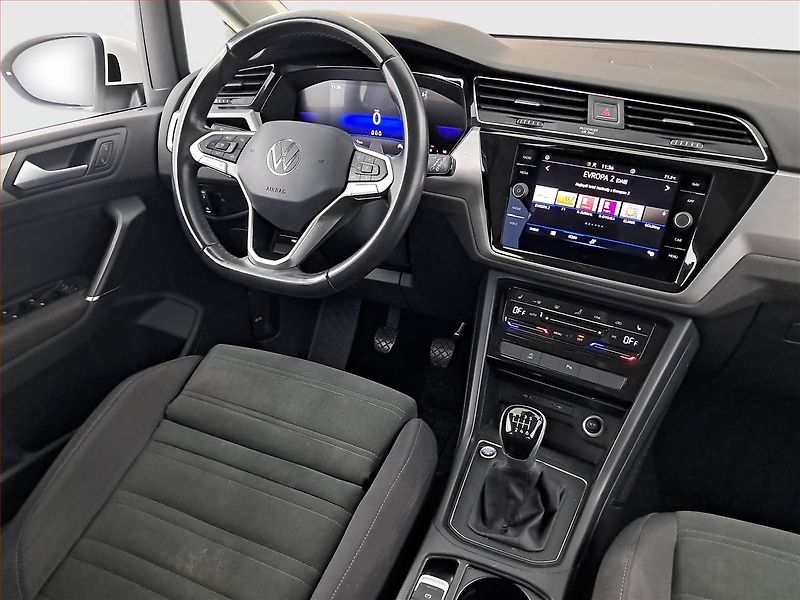 Volkswagen Touran (2023) 1.5 TSI - fotka 7 z 18