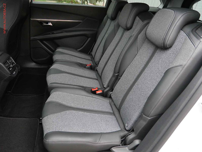 Peugeot 5008 (2020) 1.5 HDi, 1.maj,ČR, Allure - fotka 10 z 24