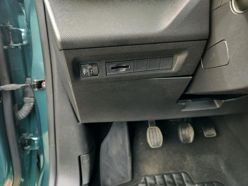 Peugeot 308 SW  1.5 BlueHDI  96kW  automat - fotka 11 z 30
