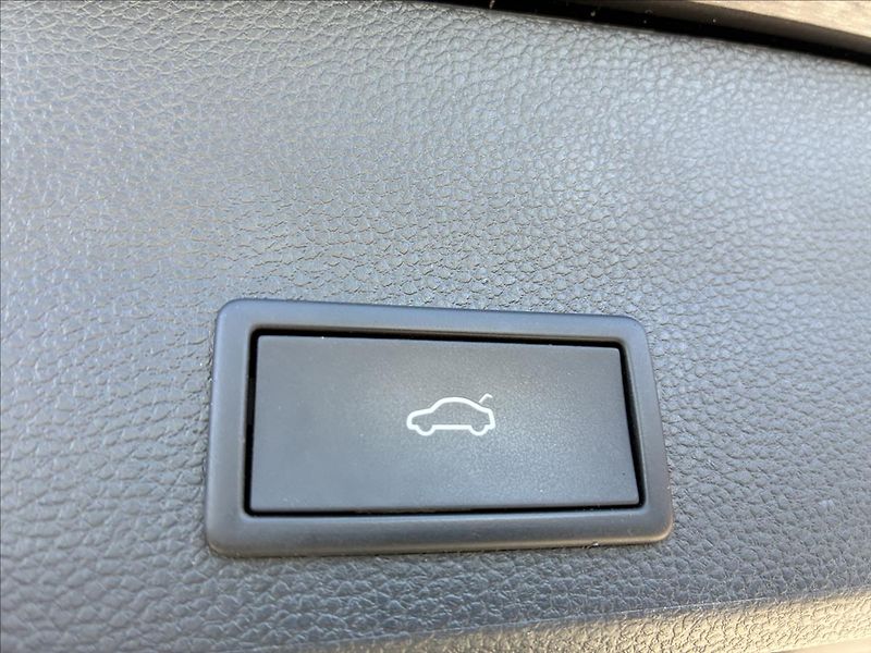 Seat Ateca 2,0 X PERIENCE,TAŽNÉ,KAMERA - fotka 13 z 27