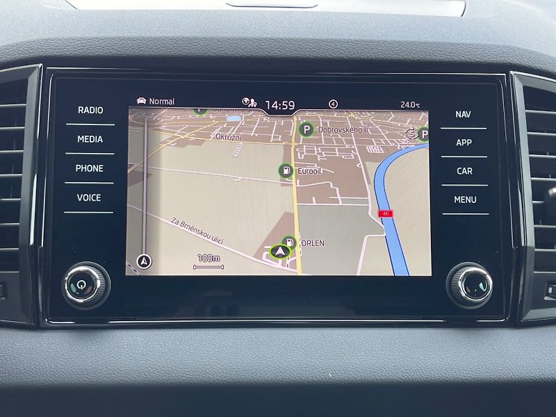 Škoda Karoq (2023) 1.5 TSI 110kW Sportline DSG - fotka 14 z 35