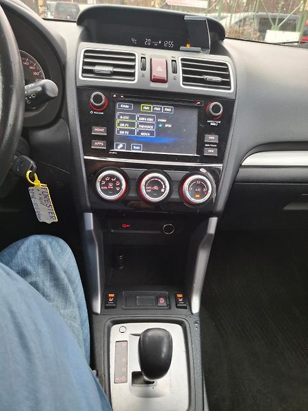 Subaru Forester 2.0 benzin  Rezervace - fotka 30 z 43