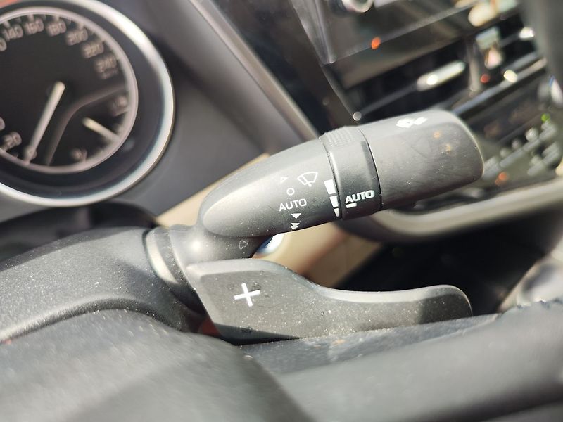 Toyota Camry 2.5 HEV/160kW Executive e-CVT - fotka 28 z 35