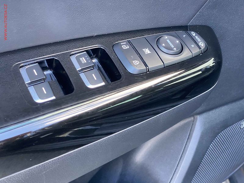 Kia Sportage (2018) 1.6 GDi, Navi, kamera, kůže - fotka 11 z 18