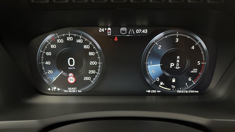Volvo XC90 2.0 B5 AUT AWD Inscription - fotka 10 z 33