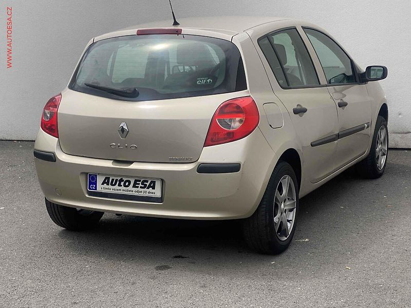 Renault Clio (2007) 1.2i, ČR, AC, zmk.řazení - fotka 4 z 16