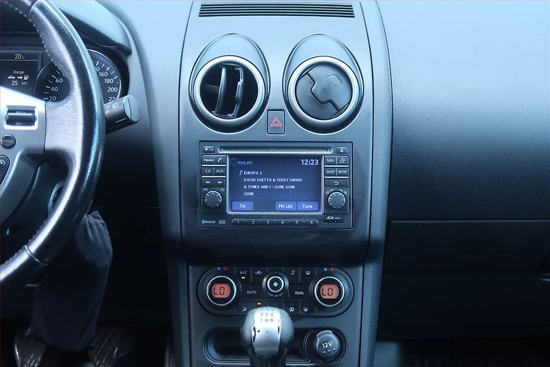 Nissan Qashqai (2010) 1.6, Navi, Tempomat - fotka 12 z 18