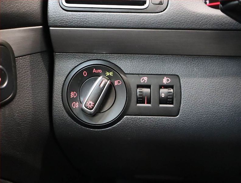 Volkswagen Touran (2011) 2.0 TDI, 7 míst, Serv.kniha - fotka 18 z 22