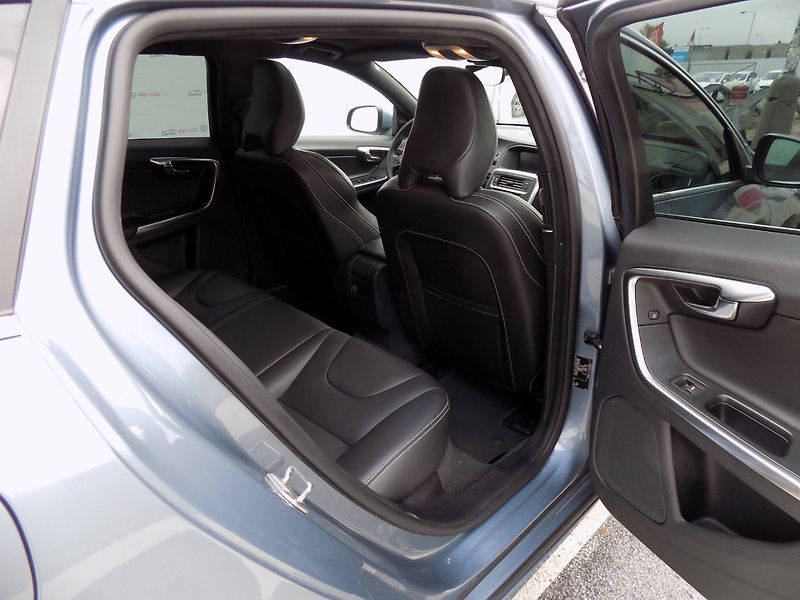 Volvo V60 (2016) 2.0-D4/Inscription/LED/DPH/ - fotka 15 z 44