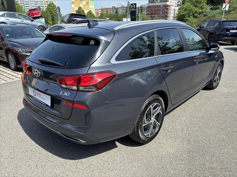 Hyundai i30 1,5 TGDi 118kW Smart ZÁRUKA - fotka 5 z 45