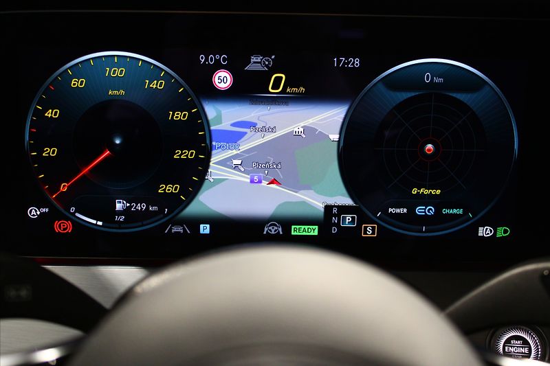 Mercedes-Benz Třídy E 300d 4MATIC DIS+ / 360° / NezT - fotka 14 z 27