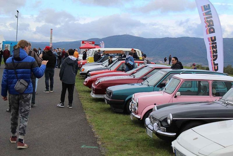 Na Autodromu Most byl motoristický festival The Most Classic. Na snímku je vystavené Porsche 911.