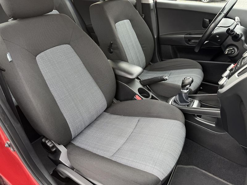 Kia Ceed 1.4CVVT 66kW ČR - fotka 15 z 17