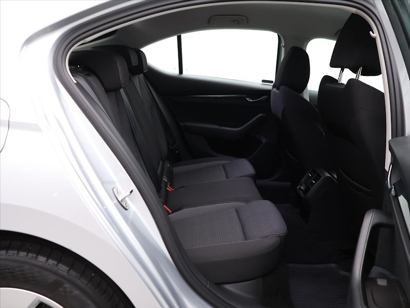 Škoda Octavia 1,5 TSI 110KW AMBITION LED CZ - fotka 12 z 27
