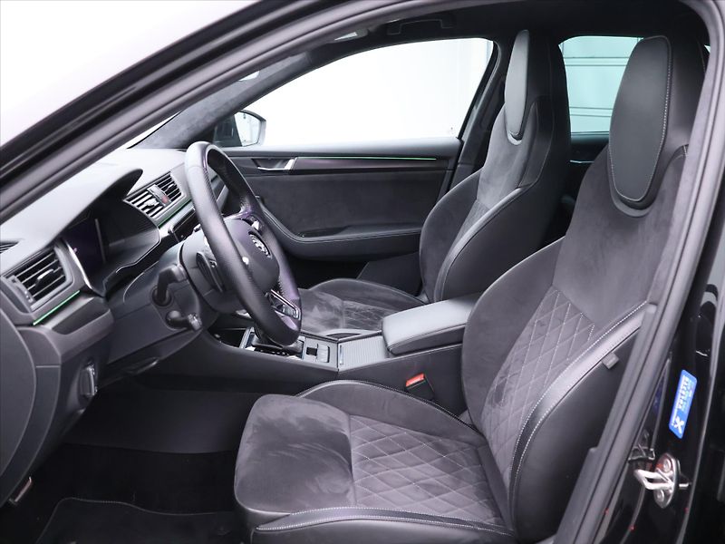 Škoda Superb 2,0 TDI DSG 4x4 Sportline DPH - fotka 11 z 36
