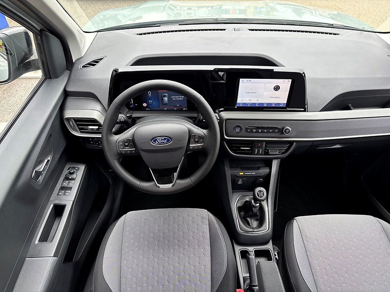 Ford Tourneo Courier (2026) Titanium, Tourneo, 1.0 EcoBoos - fotka 9 z 31