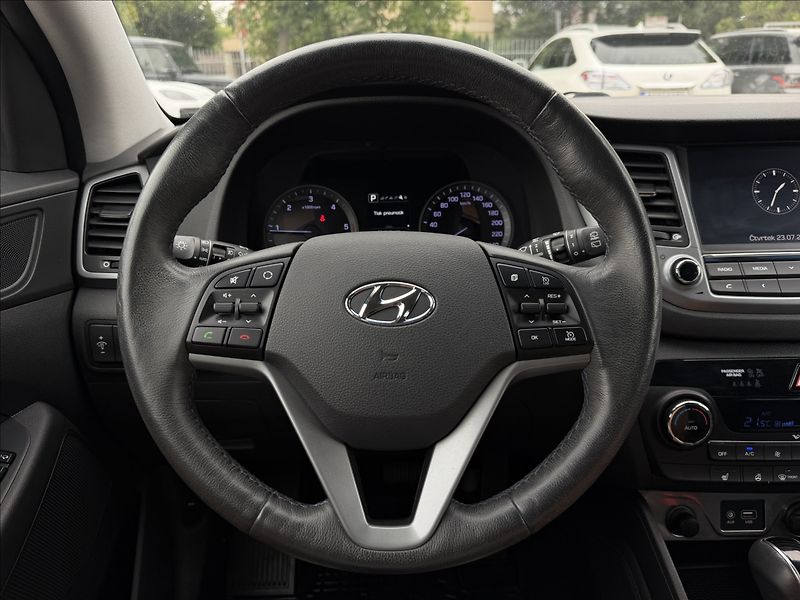 Hyundai Tucson 2.0 CRDI Style 4x4 Autom - fotka 13 z 23
