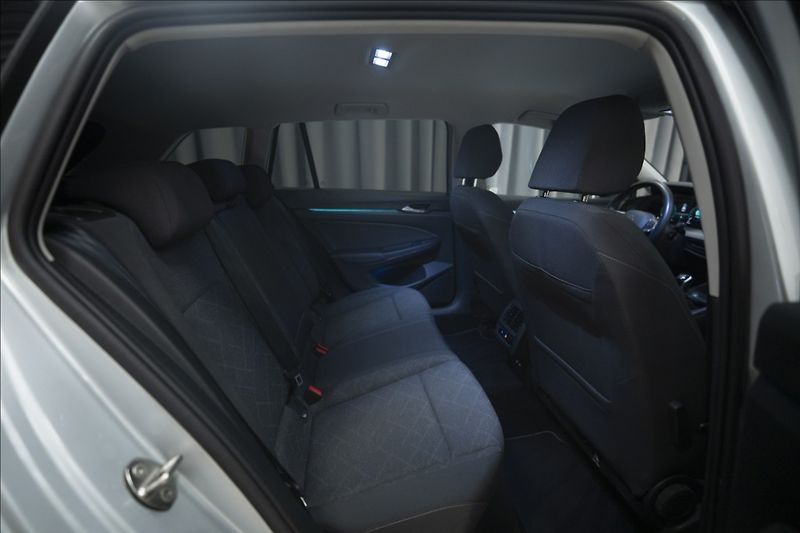 Volkswagen Golf 1,5 TSI KEYLESS KAMERA VÝHŘEV - fotka 11 z 42