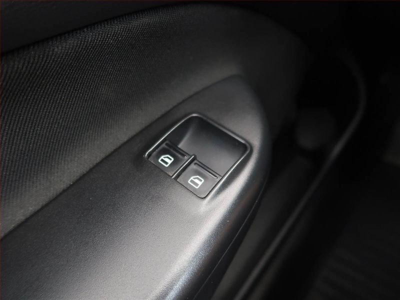 Škoda Octavia (2011) 1.6, Park. senzory - fotka 13 z 15