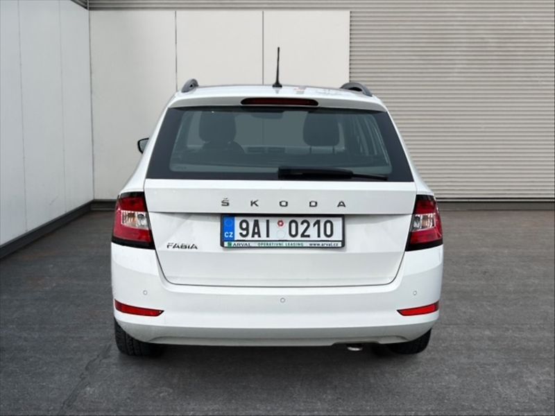 Škoda Fabia 1,0 TSI Ambition - fotka 5 z 11