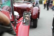 Na akci Jízda do vrchu a výstava historických vozidel se představilo na tři sta automobilů a motocyklů.