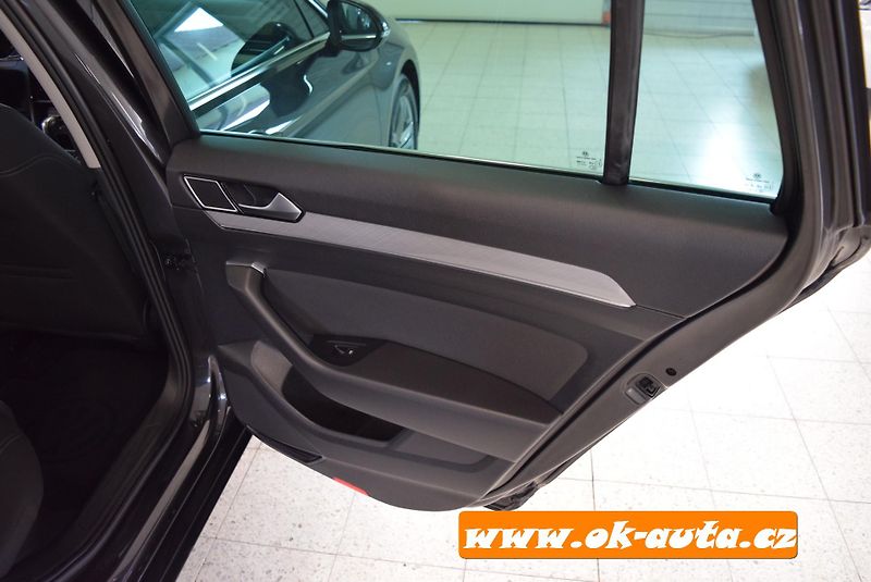 Volkswagen Passat 2.0 TDI BUSINESS DSG 97 000 KM - fotka 23 z 51