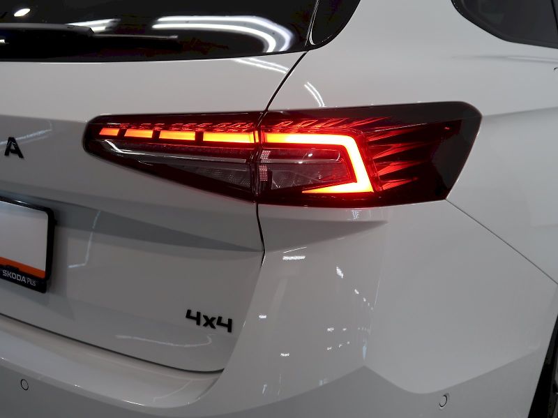 Škoda Superb (2025) SPORTLINE 2.0TDI 142KW 4x4 DSG - fotka 11 z 48