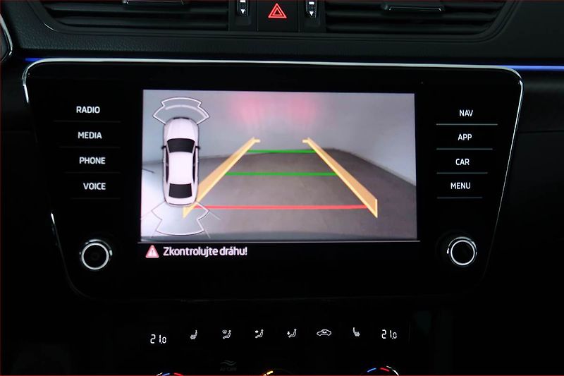 Škoda Superb (2020) Sportline 2.0 TDI - fotka 19 z 20